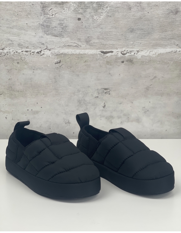 Czarne pikowane buty